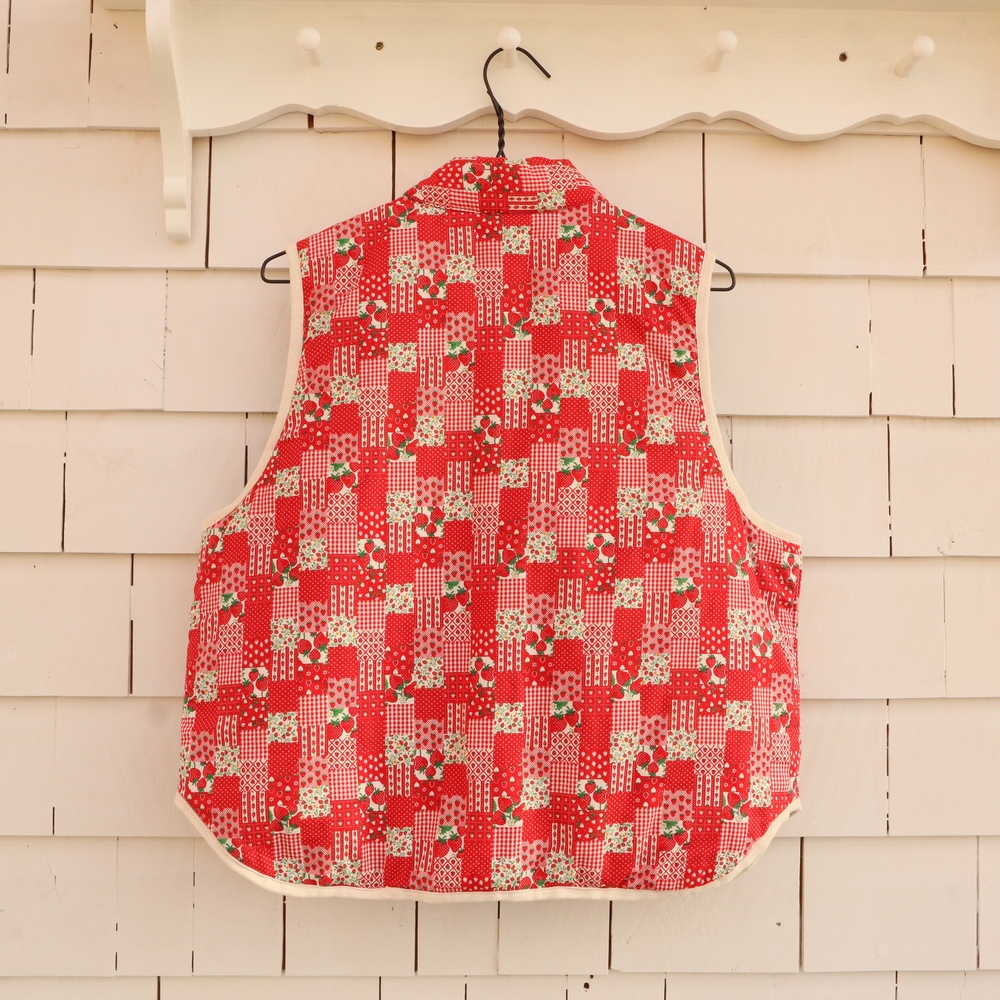 Upcycled Strawberry Patchwork Quilted Vest Vintage Cottagecore Red L - Picture 6 of 8